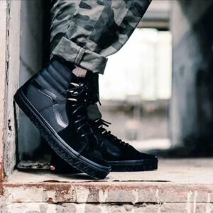 Vans Marvel Black Panther skateboard shoes‎ high top
Black Women's 6.5 Men’s 5